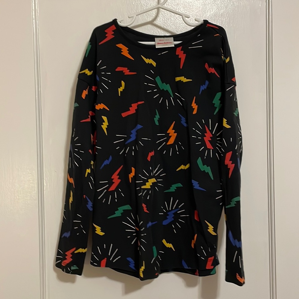 Long-sleeved black t-shirt